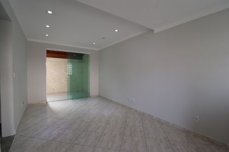 Casa à venda com 109m², 3 quartos e 2 vagasSala