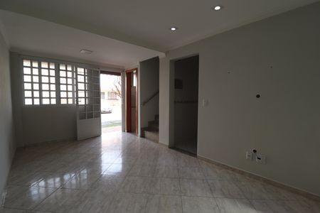 Casa à venda com 109m², 3 quartos e 2 vagasSala