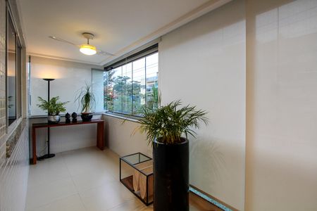 Apartamento à venda com 130m², 3 quartos e 2 vagasVaranda