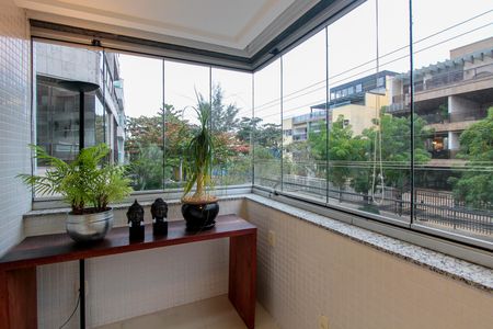 Apartamento à venda com 130m², 3 quartos e 2 vagasVaranda