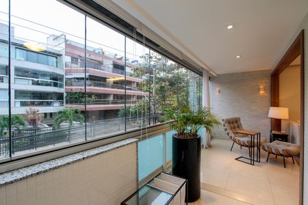 Apartamento à venda com 130m², 3 quartos e 2 vagasVaranda