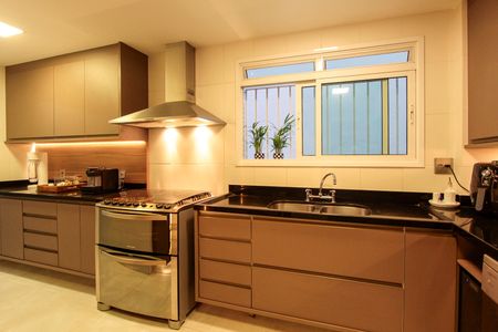 Apartamento à venda com 130m², 3 quartos e 2 vagasCozinha