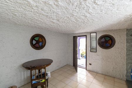 Casa à venda com 135m², 4 quartos e 2 vagas Casa à venda com 135m², 4 quartos e 2 vagasEdícula - Quarto