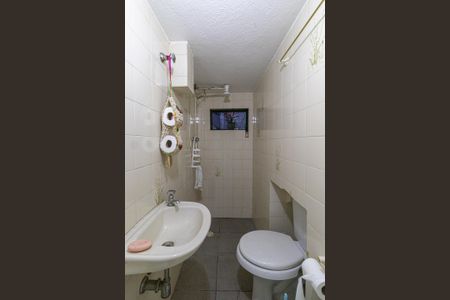 Casa à venda com 135m², 4 quartos e 2 vagas Casa à venda com 135m², 4 quartos e 2 vagasEdícula - Banheiro