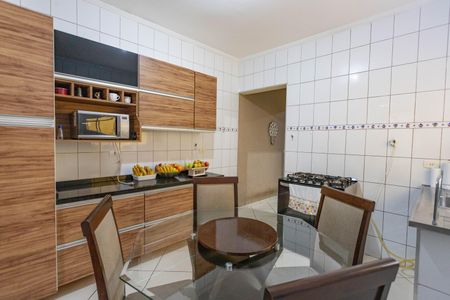 Casa à venda com 160m², 3 quartos e 2 vagas Casa à venda com 160m², 3 quartos e 2 vagasCozinha