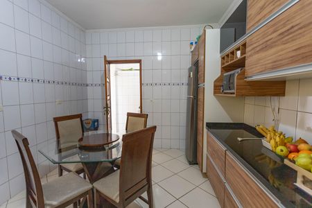 Casa à venda com 160m², 3 quartos e 2 vagas Casa à venda com 160m², 3 quartos e 2 vagasCozinha