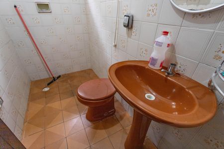 Casa à venda com 160m², 3 quartos e 2 vagas Casa à venda com 160m², 3 quartos e 2 vagasBanheiro 1