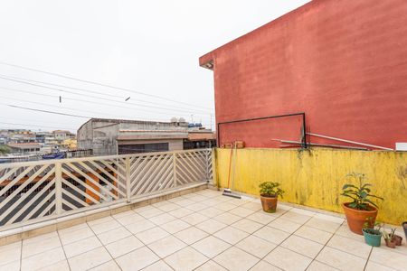 Casa à venda com 160m², 3 quartos e 2 vagas Casa à venda com 160m², 3 quartos e 2 vagasTerraço