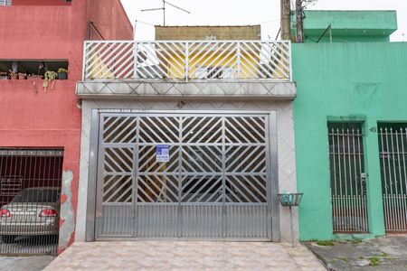 Casa à venda com 160m², 3 quartos e 2 vagas Casa à venda com 160m², 3 quartos e 2 vagasFachada