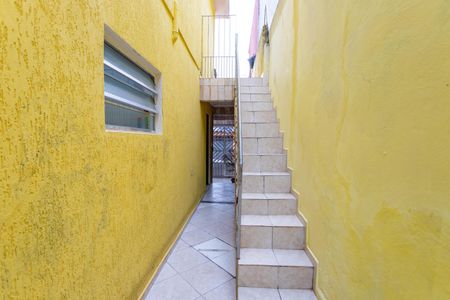 Casa à venda com 160m², 3 quartos e 2 vagas Casa à venda com 160m², 3 quartos e 2 vagasEscada para terraço