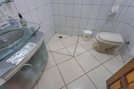 Casa à venda com 160m², 3 quartos e 2 vagas Casa à venda com 160m², 3 quartos e 2 vagasBanheiro 2