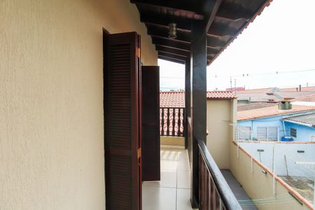 Casa à venda com 177m², 3 quartos e 2 vagas Casa à venda com 177m², 3 quartos e 2 vagasVaranda da Suíte 3
