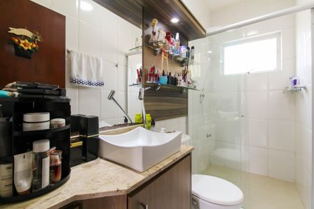 Casa à venda com 177m², 3 quartos e 2 vagas Casa à venda com 177m², 3 quartos e 2 vagasBanheiro Social