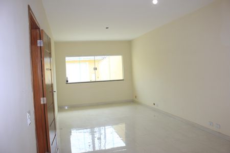 Casa à venda com 105m², 3 quartos e 2 vagasSala