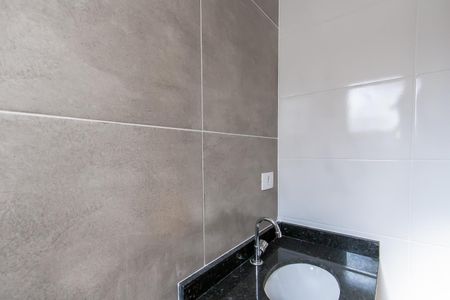 Casa de condomínio à venda com 60m², 2 quartos e 1 vaga Casa de condomínio à venda com 60m², 2 quartos e 1 vagaBanheiro da Suíte 1