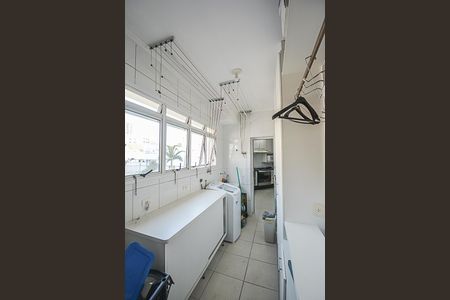 Apartamento à venda com 188m², 4 quartos e 3 vagas Apartamento à venda com 188m², 4 quartos e 3 vagasÁrea de Serviço