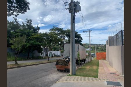 Casa à venda com 260m², 3 quartos e 2 vagasFotos da Rua