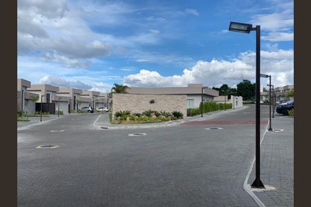 Casa à venda com 260m², 3 quartos e 2 vagasFotos do condomínio