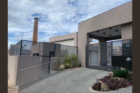 Casa à venda com 260m², 3 quartos e 2 vagasFotos da entrada do condominio