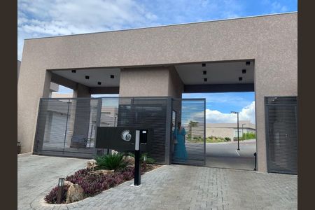 Casa à venda com 260m², 3 quartos e 2 vagasFotos da entrada do condominio