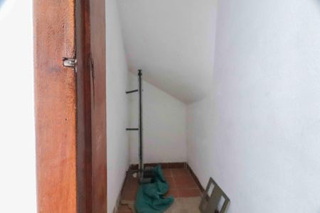 Casa para alugar com 180m², 4 quartos e 2 vagasSala - Armário Escadas