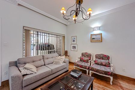 Casa à venda com 135m², 3 quartos e 2 vagasSala