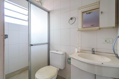 Casa à venda com 224m², 3 quartos e 3 vagas Casa à venda com 224m², 3 quartos e 3 vagasEdícula - Banheiro