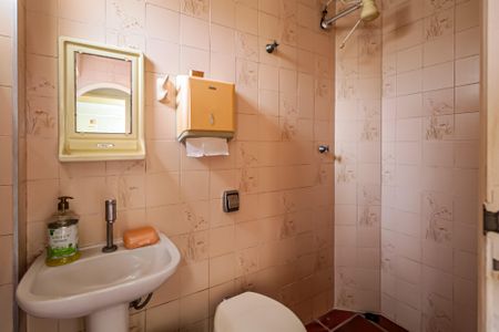 Casa à venda com 224m², 3 quartos e 3 vagas Casa à venda com 224m², 3 quartos e 3 vagasBanheiro de serviço