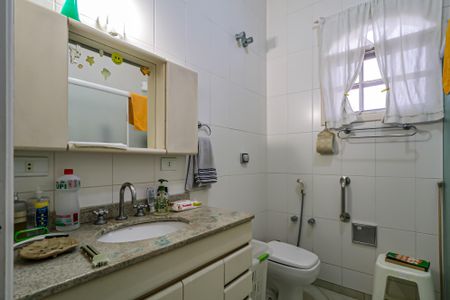 Casa à venda com 224m², 3 quartos e 3 vagas Casa à venda com 224m², 3 quartos e 3 vagasBanheiro social