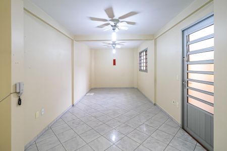 Casa à venda com 224m², 3 quartos e 3 vagas Casa à venda com 224m², 3 quartos e 3 vagasEdícula - Salão