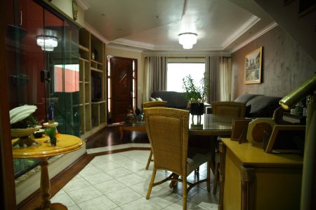 Casa à venda com 204m², 3 quartos e 5 vagasSala