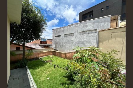 Casa para alugar com 212m², 2 quartos e 4 vagasQuintal