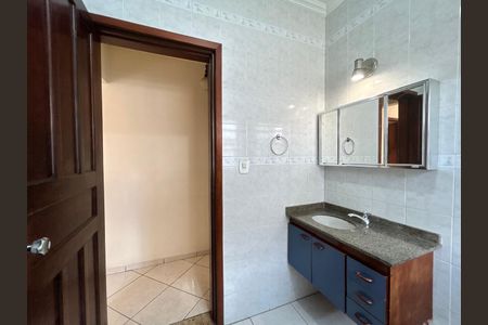 Casa para alugar com 212m², 2 quartos e 4 vagasBanheiro Social