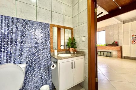 Casa para alugar com 530m², 4 quartos e 4 vagas Casa para alugar com 530m², 4 quartos e 4 vagasBanheiro 2