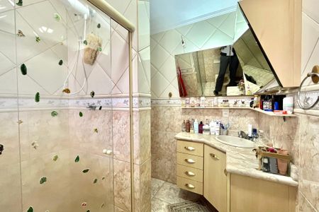 Casa para alugar com 530m², 4 quartos e 4 vagas Casa para alugar com 530m², 4 quartos e 4 vagasBanheiro da Suíte