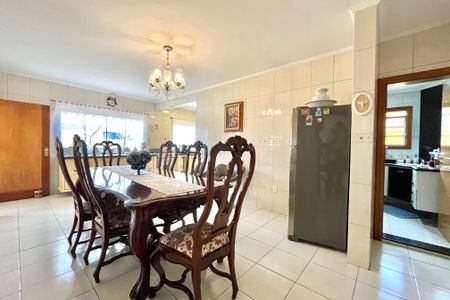 Casa para alugar com 530m², 4 quartos e 4 vagas Casa para alugar com 530m², 4 quartos e 4 vagasCozinha