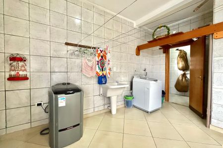 Casa para alugar com 530m², 4 quartos e 4 vagas Casa para alugar com 530m², 4 quartos e 4 vagasÁrea de Serviço 2