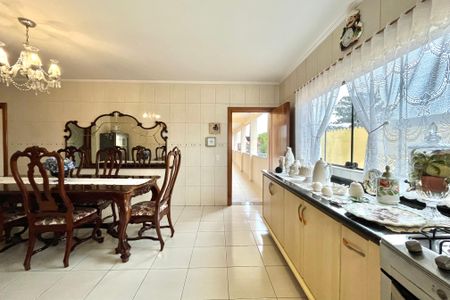 Casa para alugar com 530m², 4 quartos e 4 vagas Casa para alugar com 530m², 4 quartos e 4 vagasCozinha