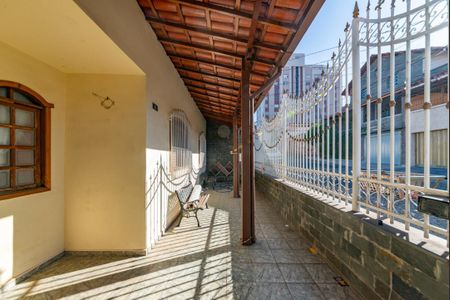 Casa à venda com 300m², 3 quartos e 4 vagasVaranda da Sala 1 - Entrada