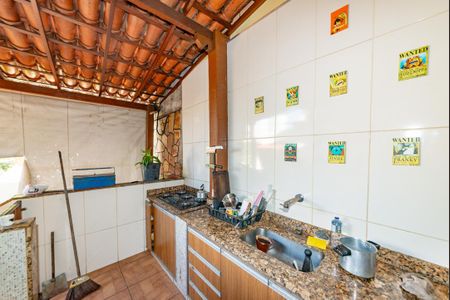 Casa à venda com 300m², 3 quartos e 4 vagasVaranda da Cozinha