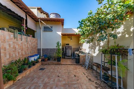 Casa à venda com 300m², 3 quartos e 4 vagasQuintal