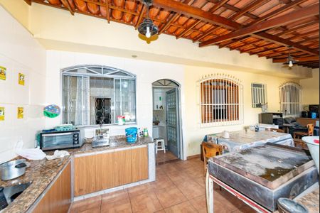 Casa à venda com 300m², 3 quartos e 4 vagasVaranda da Cozinha