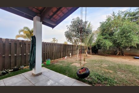 Casa de condomínio à venda com 178m², 4 quartos e 4 vagas Casa de condomínio à venda com 178m², 4 quartos e 4 vagasÁrea Externa