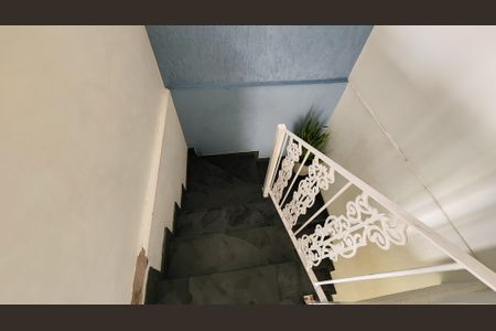 Casa à venda com 200m², 3 quartos e 2 vagasEscada