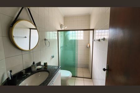 Casa à venda com 200m², 3 quartos e 2 vagasBanheiro