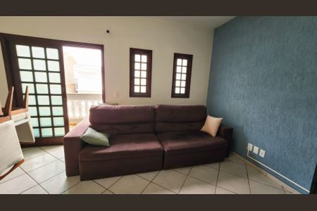 Casa à venda com 200m², 3 quartos e 2 vagasSala