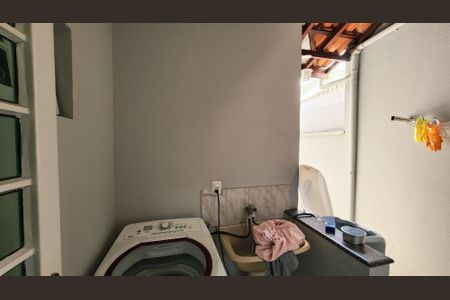 Casa à venda com 200m², 3 quartos e 2 vagasÁrea de Serviço