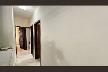 Casa à venda com 200m², 3 quartos e 2 vagasCorredor