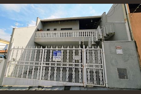 Casa à venda com 200m², 3 quartos e 2 vagasFachada