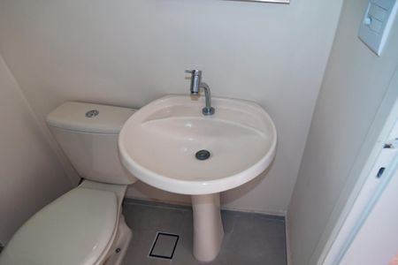 Apartamento para alugar com 32m², 1 quarto e sem vaga Apartamento para alugar com 32m², 1 quarto e sem vagaBanheiro da Suíte